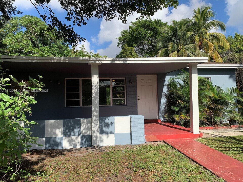 2481 NW 178th Terrace in Miami Gardens, FL - Building Photo