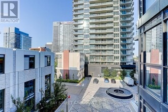 85-585 McMahon Dr in Toronto, ON - Building Photo - Building Photo