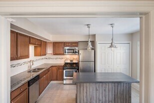 130 Van Dam St in Saratoga Springs, NY - Building Photo