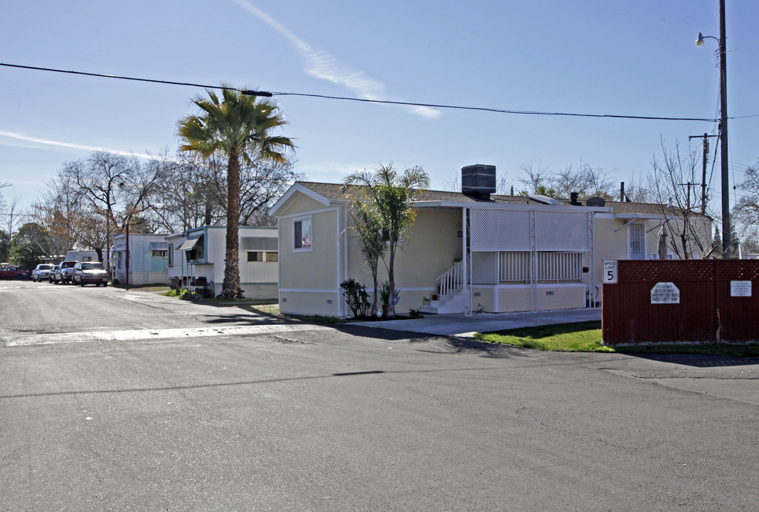 Sacramento Mobile Home & RV Park in Sacramento, CA - Building Photo