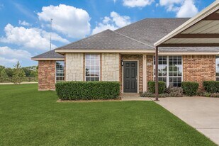 Colonial in Cleburne, TX - Building Photo