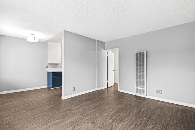 539 E 11th St, Unit 07 in Long Beach, CA - Building Photo - Building Photo