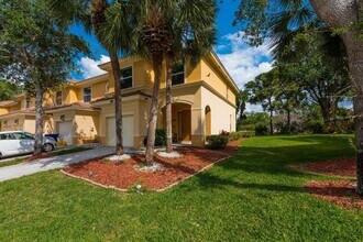 287 River Bluff Ln in Royal Palm Beach, FL - Building Photo - Building Photo