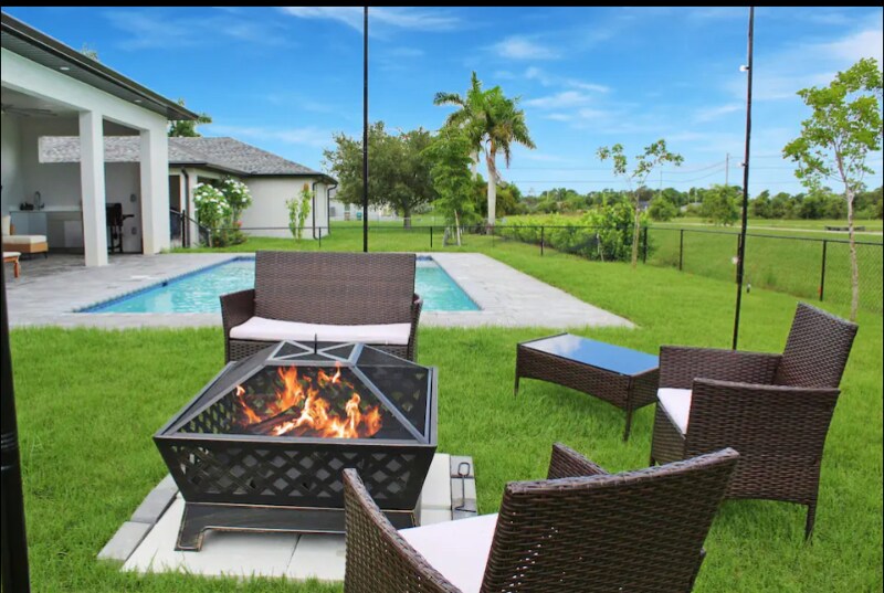 4716 NW 39th Ave in Cape Coral, FL - Building Photo