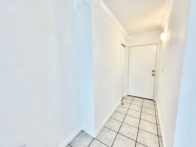 4275 NW S Tamiami Canal Dr in Miami, FL - Building Photo - Building Photo