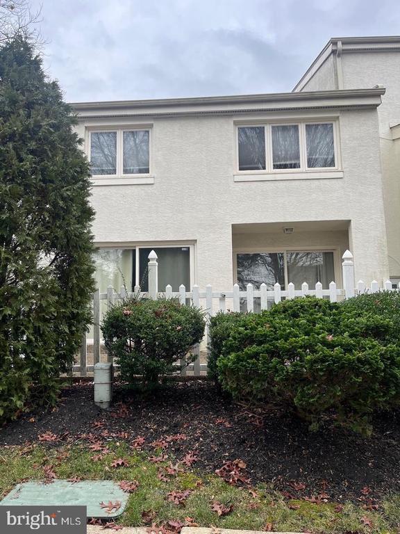 105 Montrose Ave