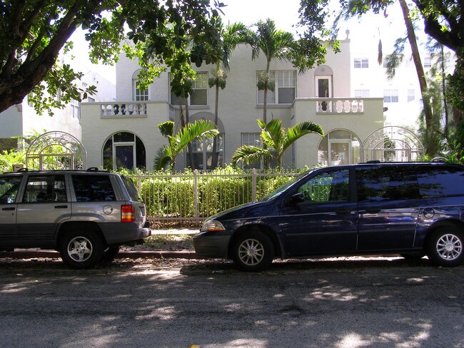 719 Meridian Ave in Miami Beach, FL - Building Photo - Building Photo