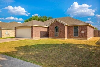 1606 Prickly Pear St in Lockhart, TX - Building Photo - Building Photo
