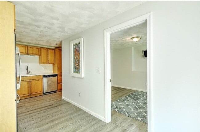 103 Walnut St, Unit Studio B in Mansfield, MA - Building Photo - Building Photo