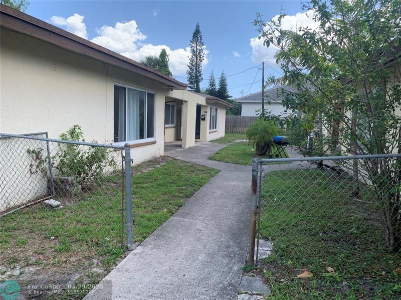 2760 NW 58th Terrace in Lauderhill, FL - Building Photo