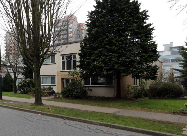 1208 Burnaby St in Vancouver, BC - Building Photo - Building Photo