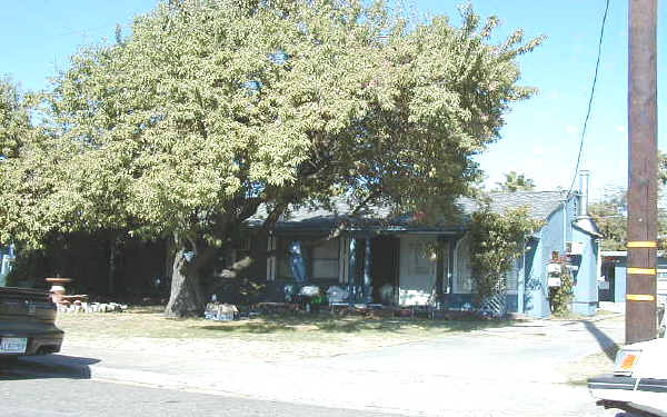 342 N Sycamore Ave in Manteca, CA - Building Photo