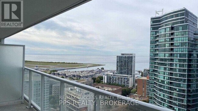 2905 Bathurst St in Toronto, ON - Building Photo - Building Photo