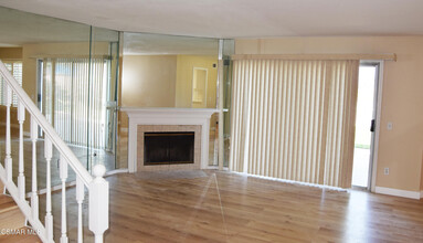 5315 Mark Ct in Agoura Hills, CA - Building Photo - Building Photo