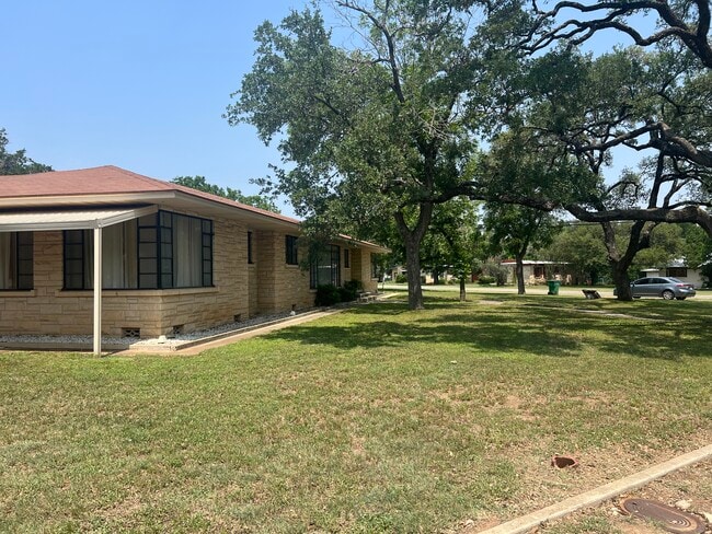 803 Pecan St, Unit 803 Pecan#3