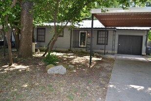 919 Denton St in Denton, TX - Building Photo