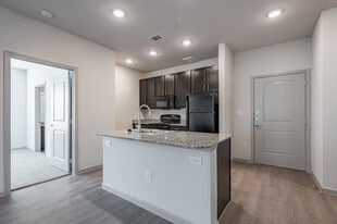 Estates at Shiloh in Dallas, TX - Building Photo