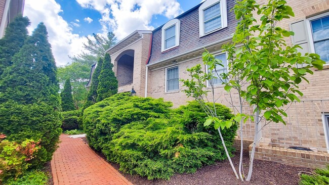 10712 Kings Riding Way in Rockville, MD - Building Photo - Building Photo