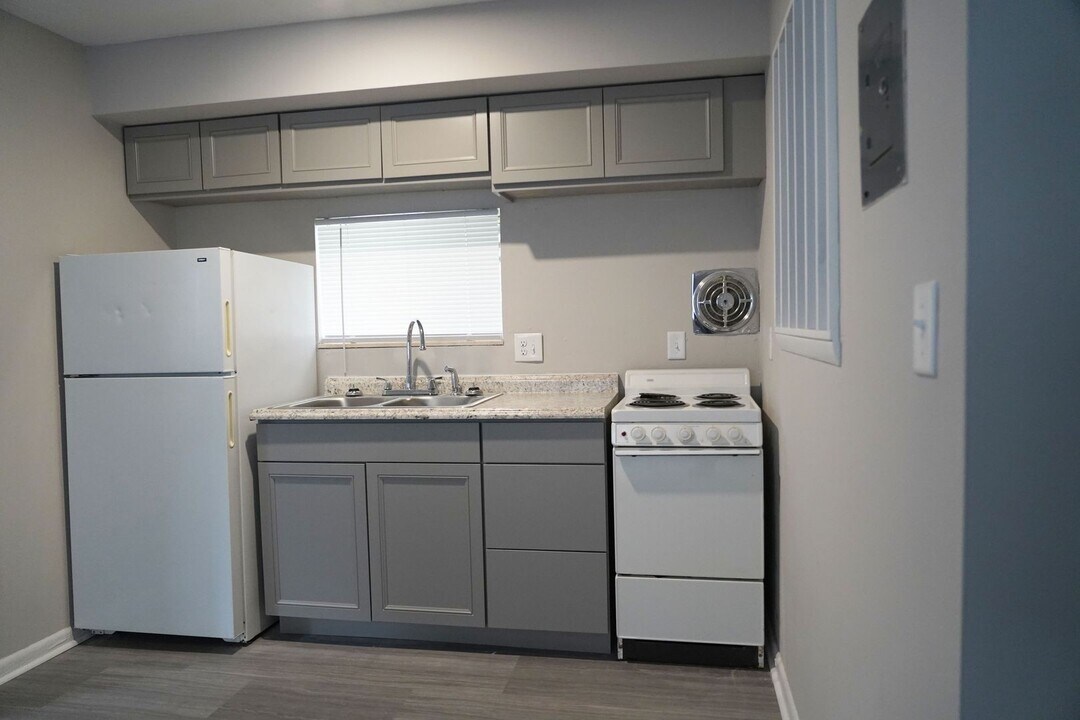 3033 Clifton Ave in Cincinnati, OH - Foto de edificio