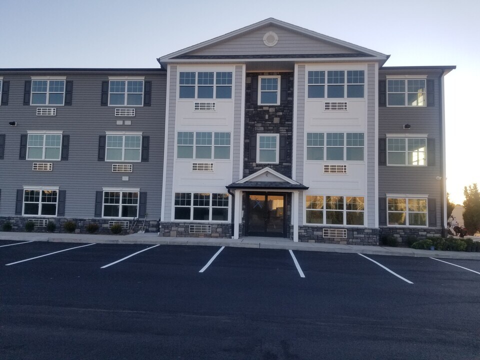 1700 S Stiles St, Unit A-102 in Linden, NJ - Foto de edificio