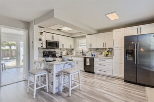 334 Glenn Rd in West Palm Beach, FL - Building Photo