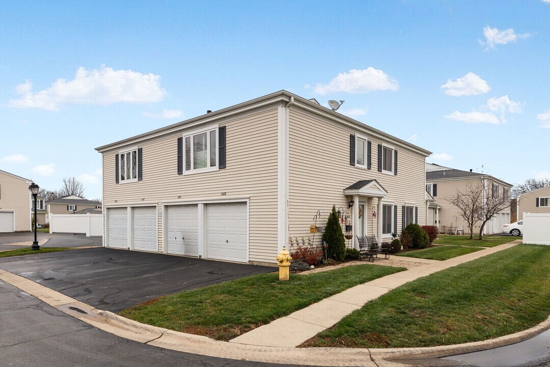 1481 Quaker Ln in Prospect Heights, IL - Foto de edificio