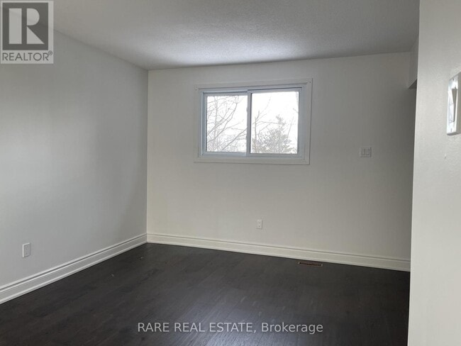 1981 Inglewood Dr in Innisfil, ON - Building Photo - Building Photo