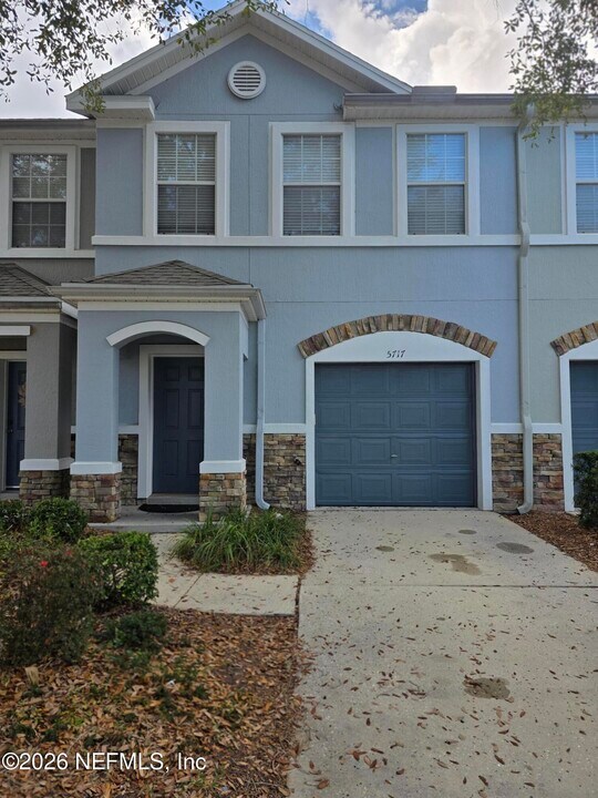 5717 Parkstone Crossing Dr in Jacksonville, FL - Building Photo