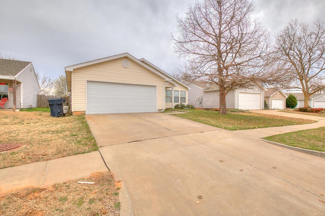913 SW 153rd St in Oklahoma City, OK - Building Photo