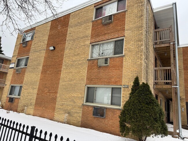 7940 S Greenwood 7938-7940 S Greenwood Chicago, IL 60619 in Chicago, IL - Building Photo - Building Photo