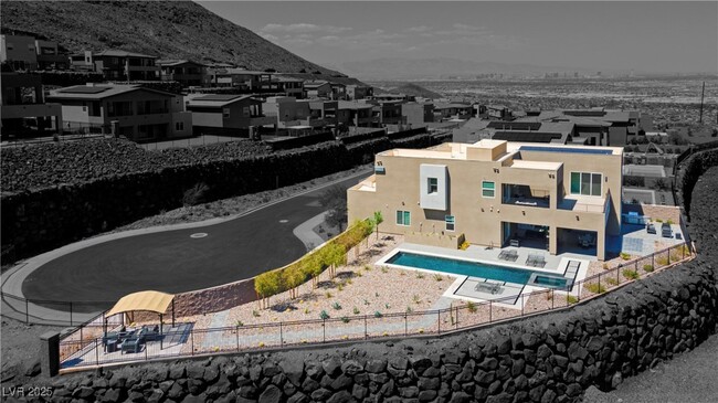 property at 318 Shaded Canyon Dr