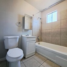 237 W Chicago Ave in Las Vegas, NV - Building Photo - Building Photo