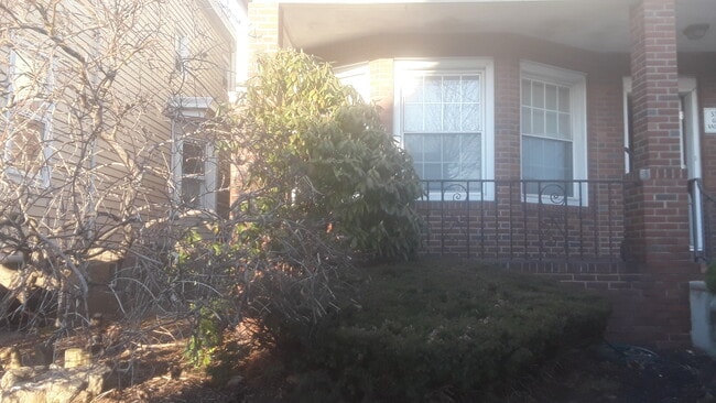 122 Marsellus Pl, Unit 3