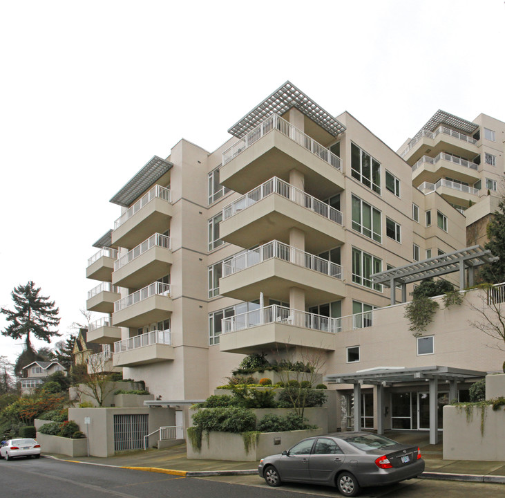 Vista House in Portland, OR - Building Photo