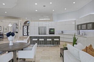 2534 Golf View Dr in Weston, FL - Building Photo