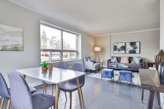 Equity Park in Oakville, ON - Building Photo - Building Photo