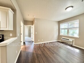 616 NE Adwick Dr in Beaverton, OR - Building Photo - Building Photo