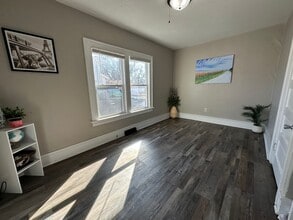 723 W Parker St in Waterloo, IA - Building Photo - Building Photo