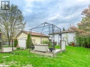 2267 25th Side Rd in Innisfil, ON - Building Photo - Building Photo