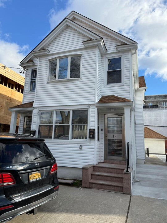 43-35 161st St in Queens, NY - Building Photo