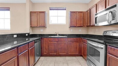 8899 NW 107th Ct in Doral, FL - Building Photo - Building Photo