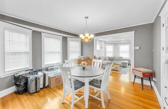 38 Winton St, Unit 2 in Boston, MA - Foto de edificio - Building Photo