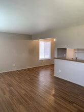 Charter Oak Drive in Flint, MI - Building Photo - Building Photo