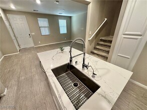 49 Alamere Falls Dr in Las Vegas, NV - Building Photo - Building Photo