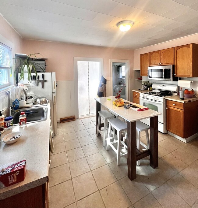 282 Lowell St, Unit 1