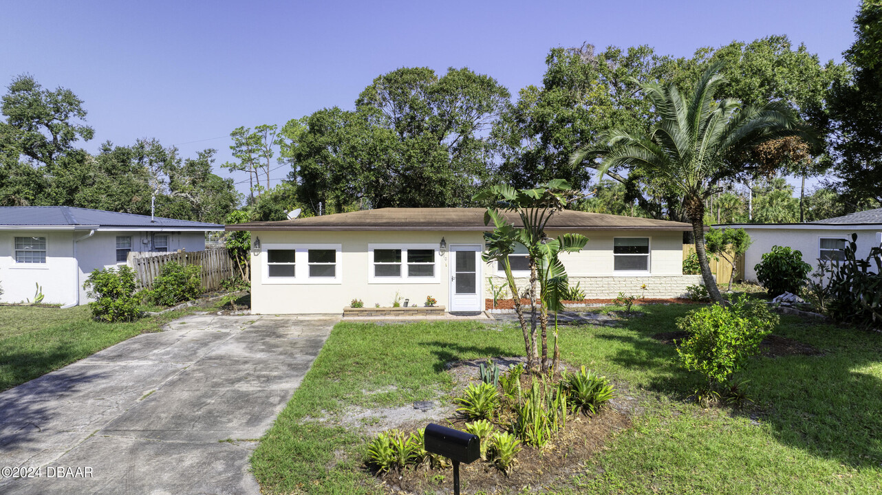 510 Brook Cir in South Daytona, FL - Building Photo