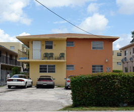 735 SW 5th St in Miami, FL - Building Photo - Building Photo