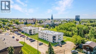 10222-10105 105 Ave in Grande Prairie, AB - Building Photo