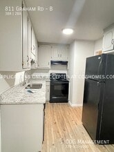 811 Graham Rd in Dallas, GA - Foto de edificio - Building Photo