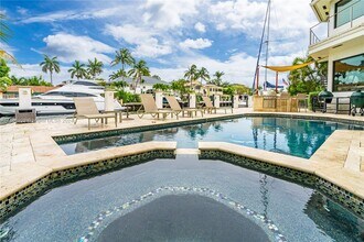 307 NE 23rd Ave in Fort Lauderdale, FL - Foto de edificio - Building Photo